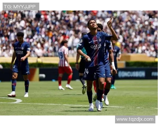 足总杯激战：巴黎圣日耳曼与多特蒙德平局补时进球引发全场狂欢