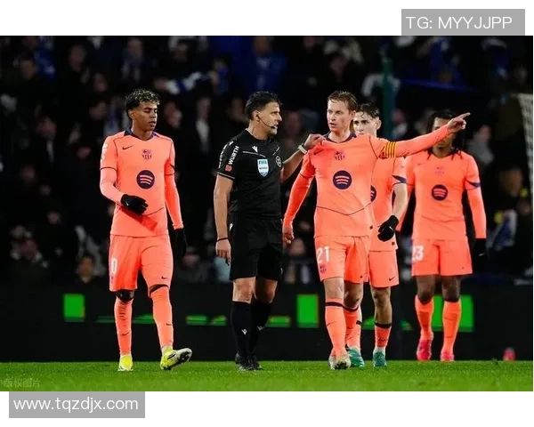 世界杯激战巴黎圣日耳曼与巴萨平局红牌事件引发全场热议与争议