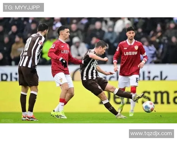 英超激战：里昂逆转拜仁神扑瞬间点燃全场激情